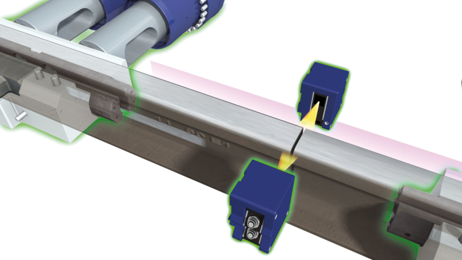 Lateral alignment of the rails using lining cylinders
