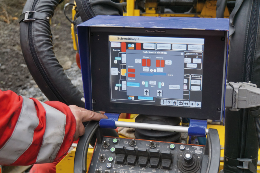 Entering parameters via the touch screen using the P-IC control system