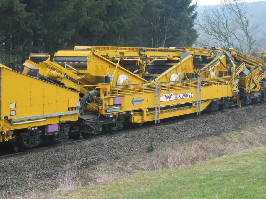 High output ballast cleaning with the RM 1500 in Germany, with two excavating chains and three screening units