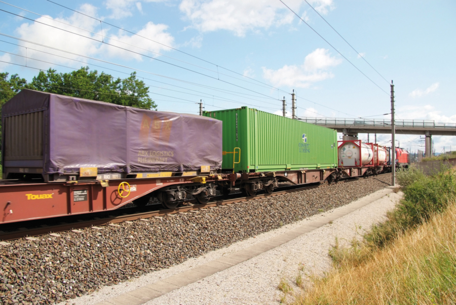 Track and substructure must jointly distribute the forces produced by rail traffic into the subsoil. A dynamic track superstructure needs a stable substructure that is able to support the traffic loads.