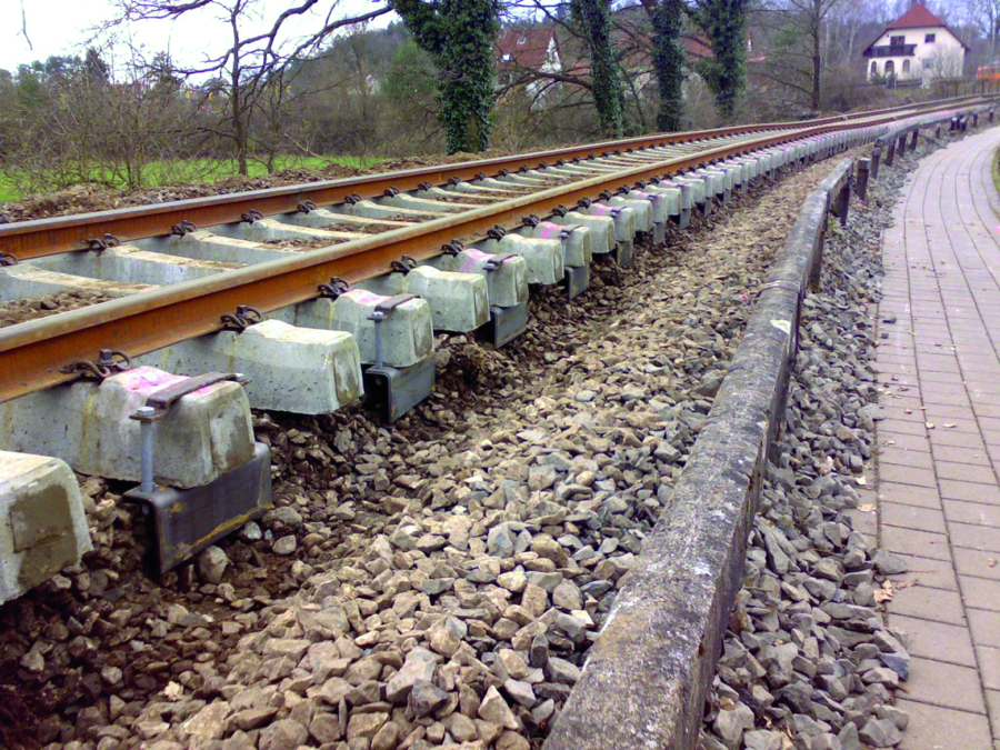 Installations, such as the rail anchors shown here, must be removed before the machine is used.