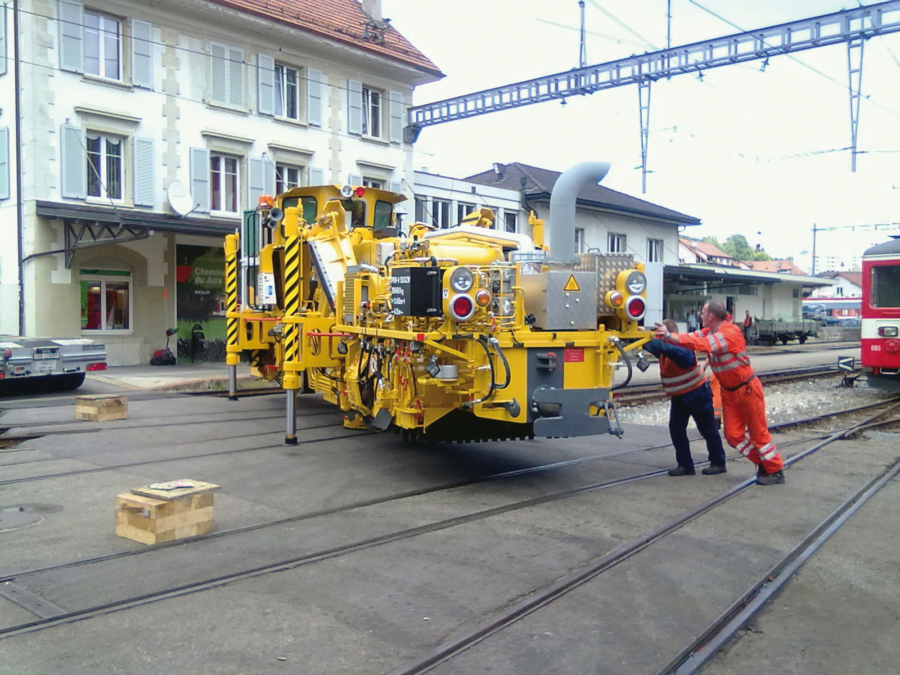 PBR-V 500 ZW ballast regulating and consolidating machine on hydraulic cylinders for re-railing