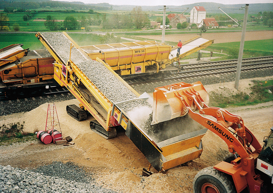BLS 2000 ZW loading MFS units with FPL material