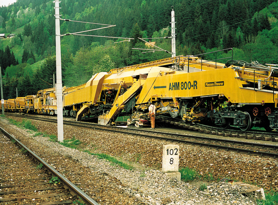 AHM 800 R with MFS 100, operating in Austria