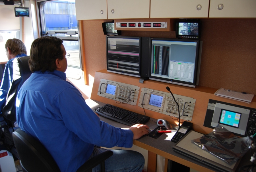 EM100U in Singapore, measuring desk for ultrasonic rail testing