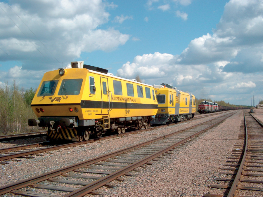 EM80 (à frente) e EM 120 (atrás) da Ferrovia da Finlândia