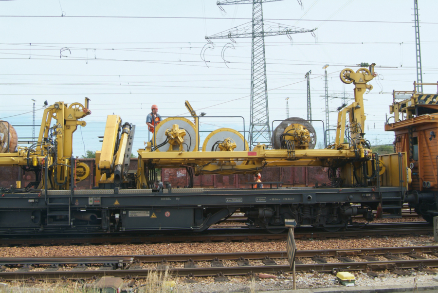 Unidad de bobinas de la máquina de construcción y renovación de catenaria FUM 100.128 en Alemania