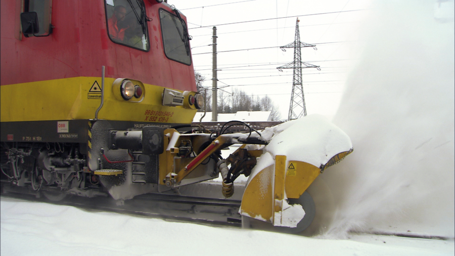 Additional fields of application: Bridge inspection, Tunnel inspection, Use as traction vehicle, Snow clearing
