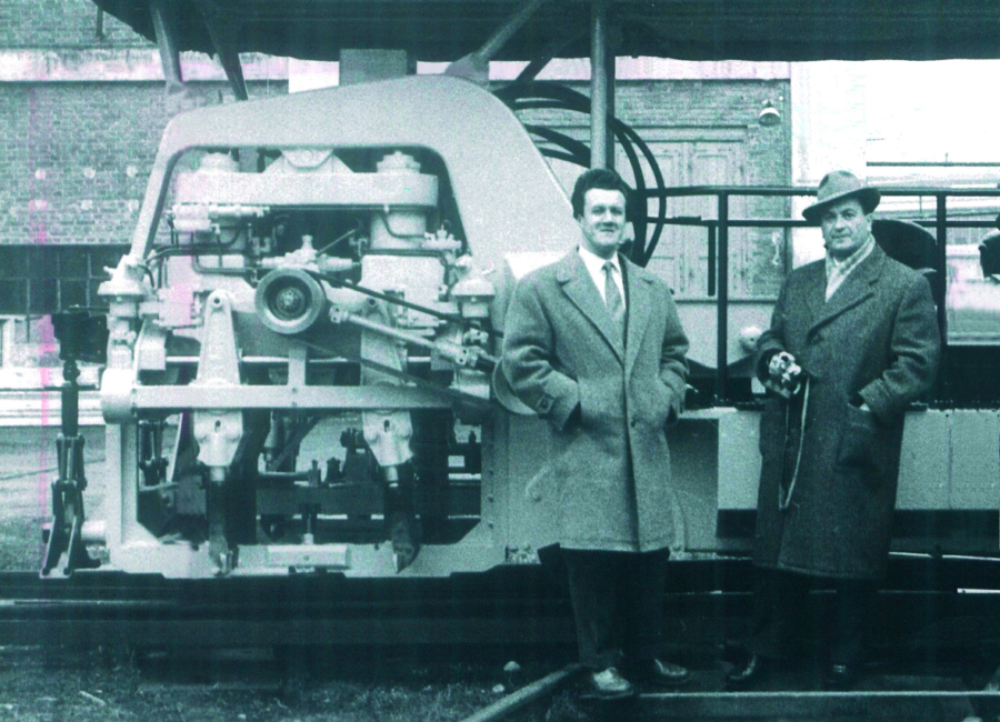 In 1953, Franz Plasser and Josef Theurer made a decisive leap in the quality of tamping technology with the development of the first hydraulic tamping unit.